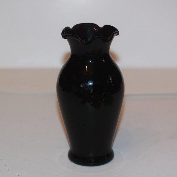 Ruffle Top Dark Purple Amethyst Glass Black Vase Vintage  Measures 5 1/4 x 2 1/2 - Picture 1 of 3